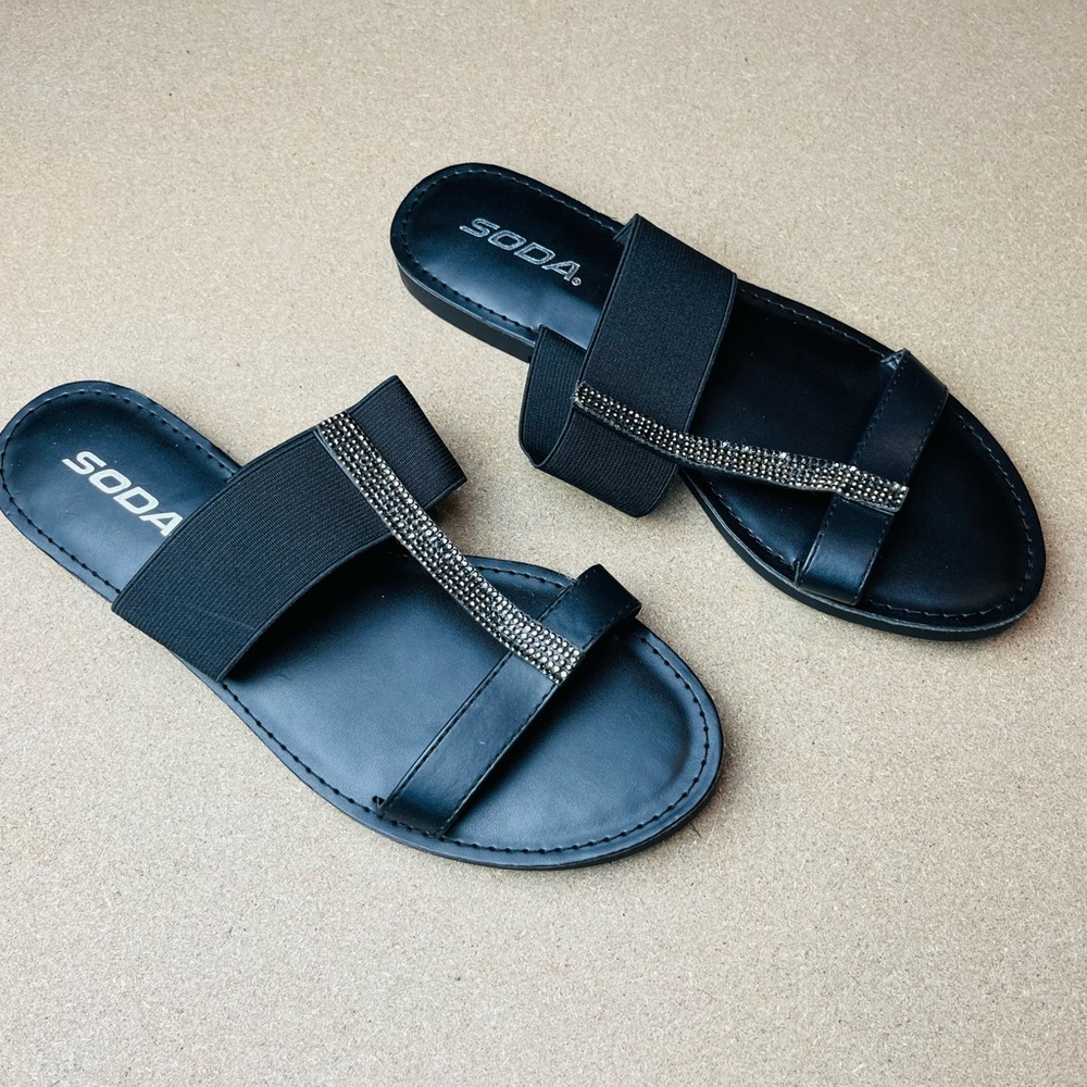 Soda Women’s Classic Slip On Black Walking Sandals Size 8